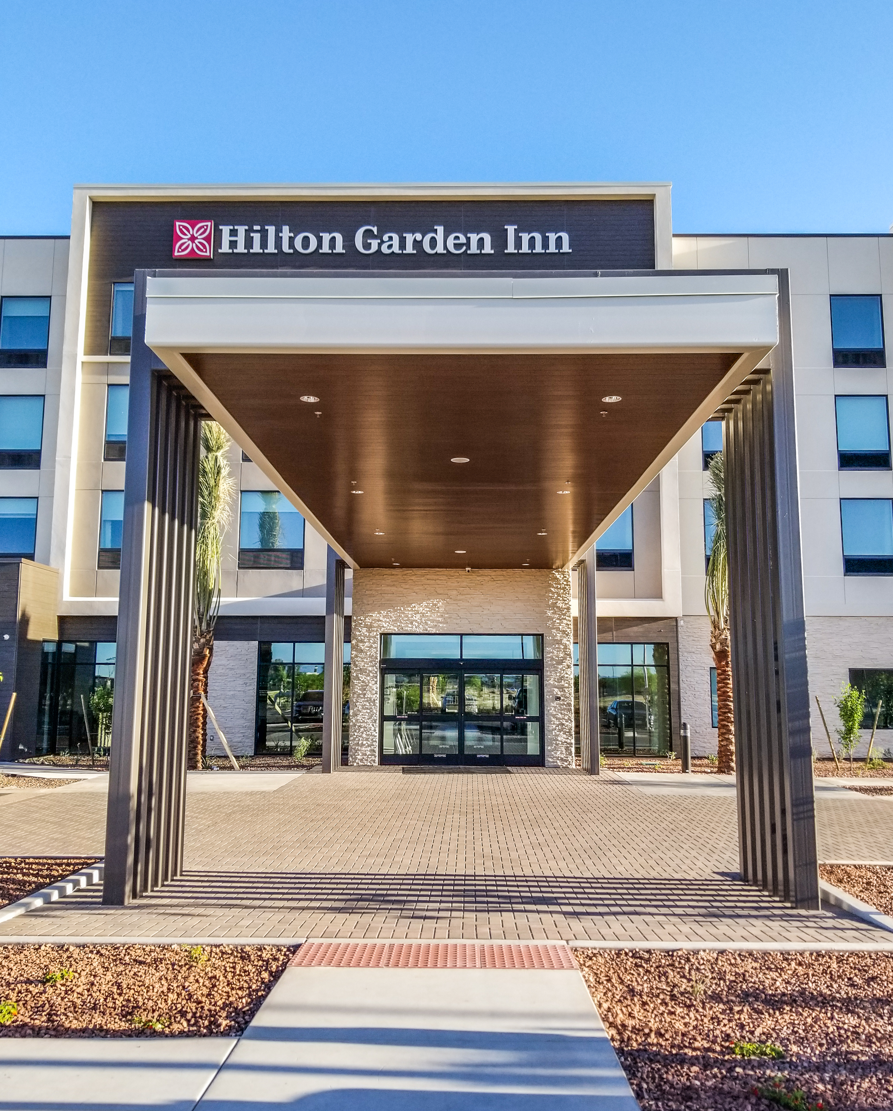 Hilton Garden Inn Porte Cochere