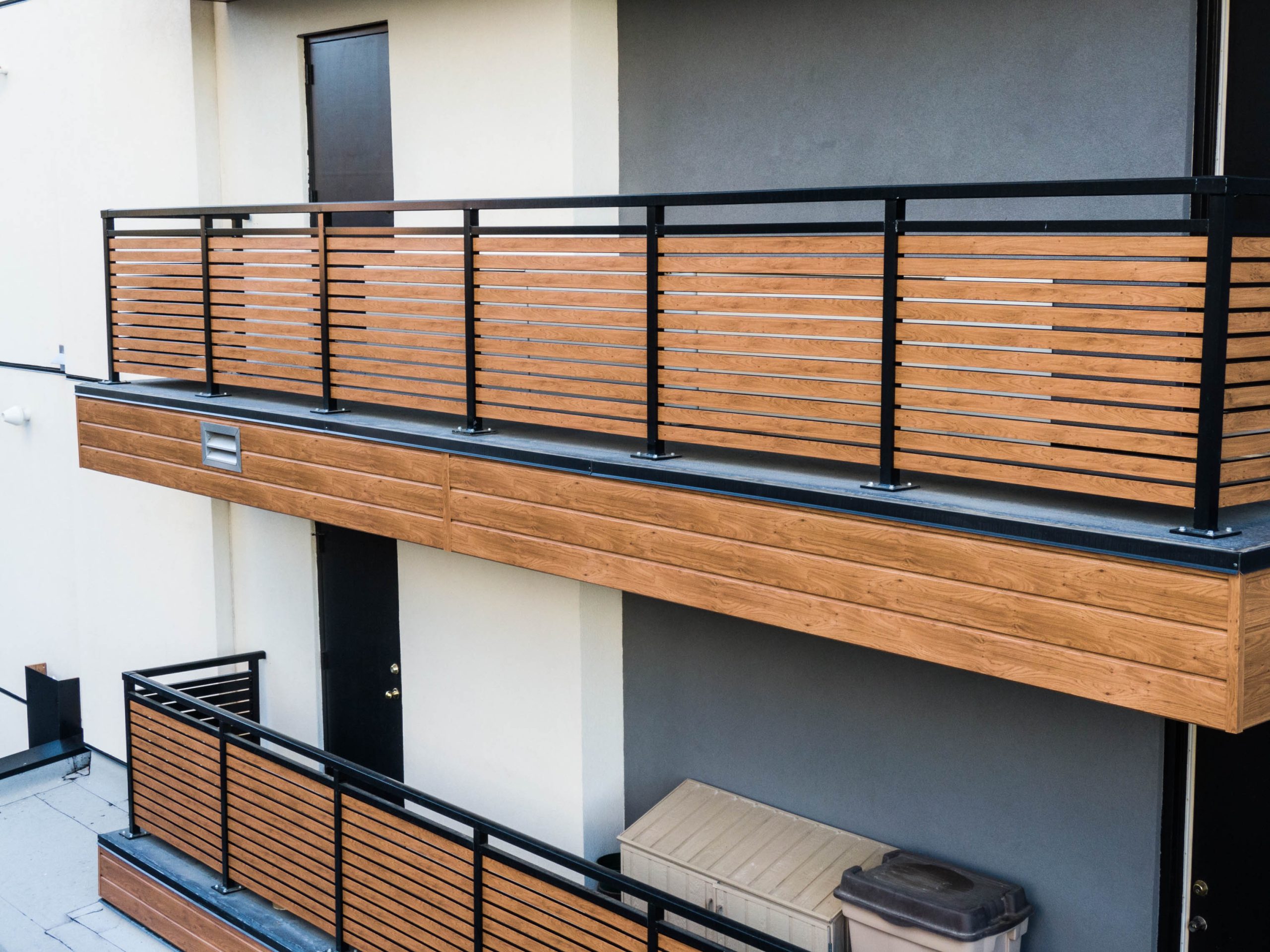 Horizontal Railing - Design Q Edmonton - Qualico Design Centre